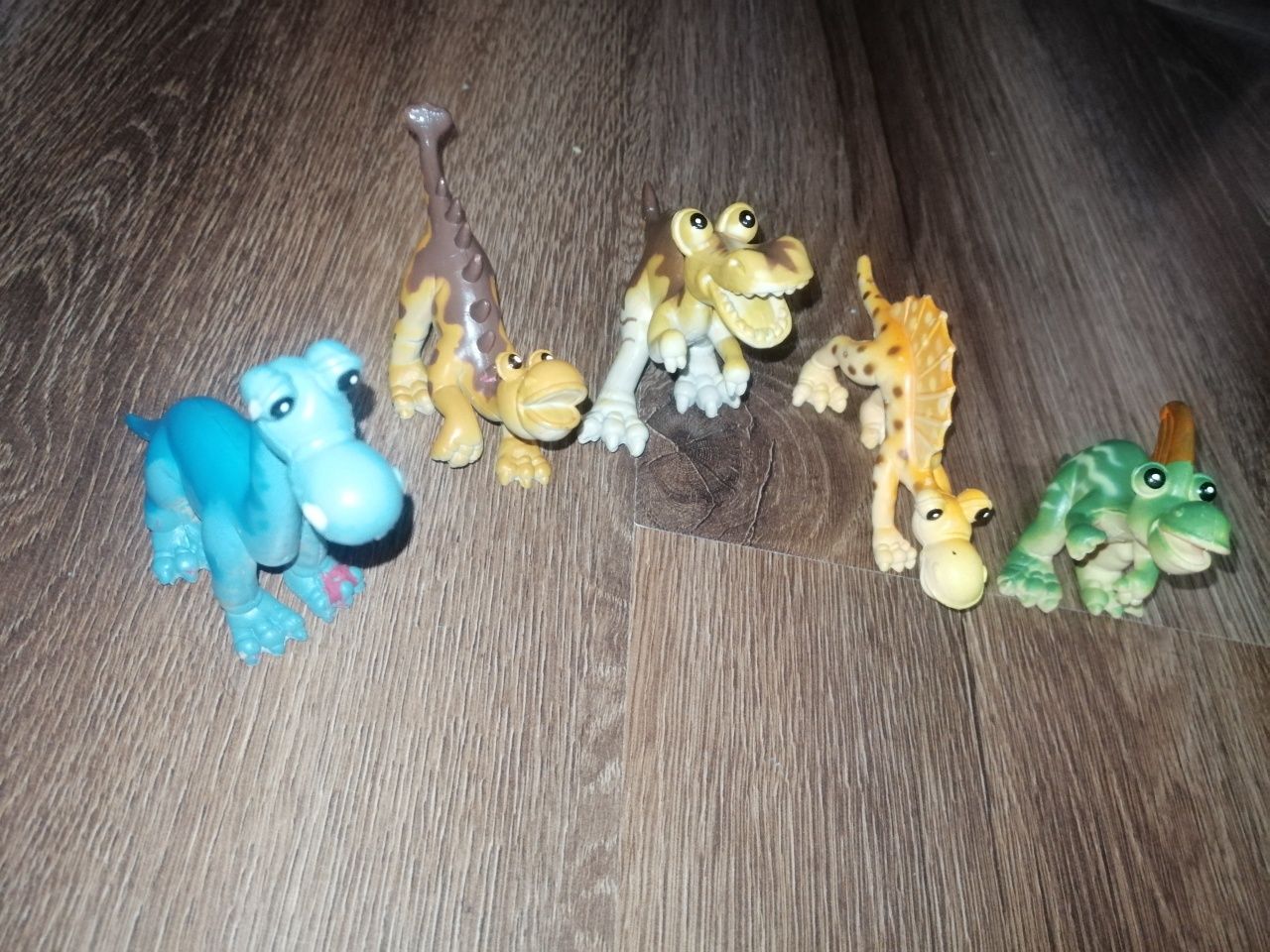 Lot 5 figurine dinozauri din desene animate