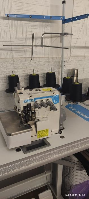 Продам оверлок промышленный