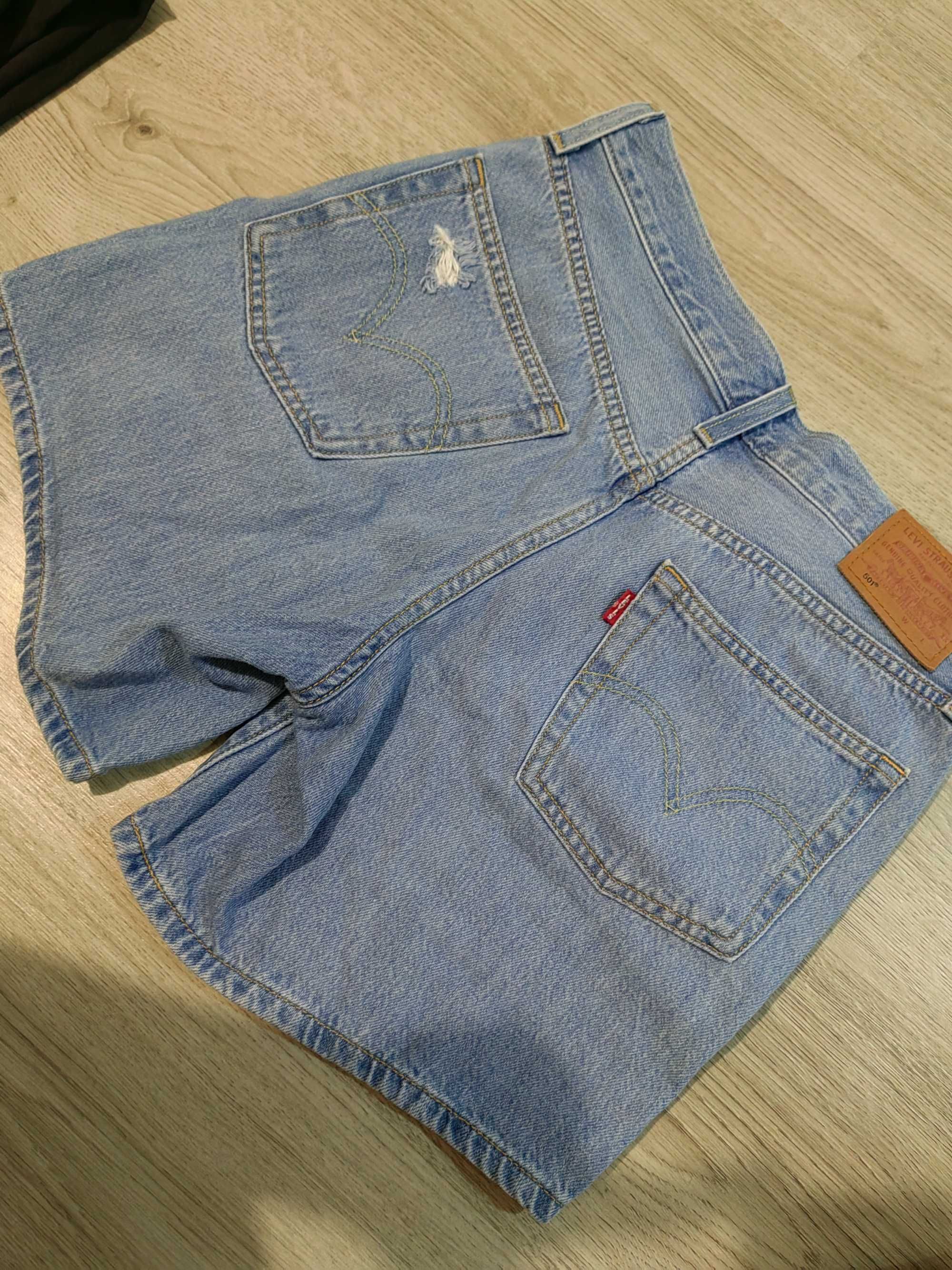 Дънки Levi's, Bershka, H&M и други