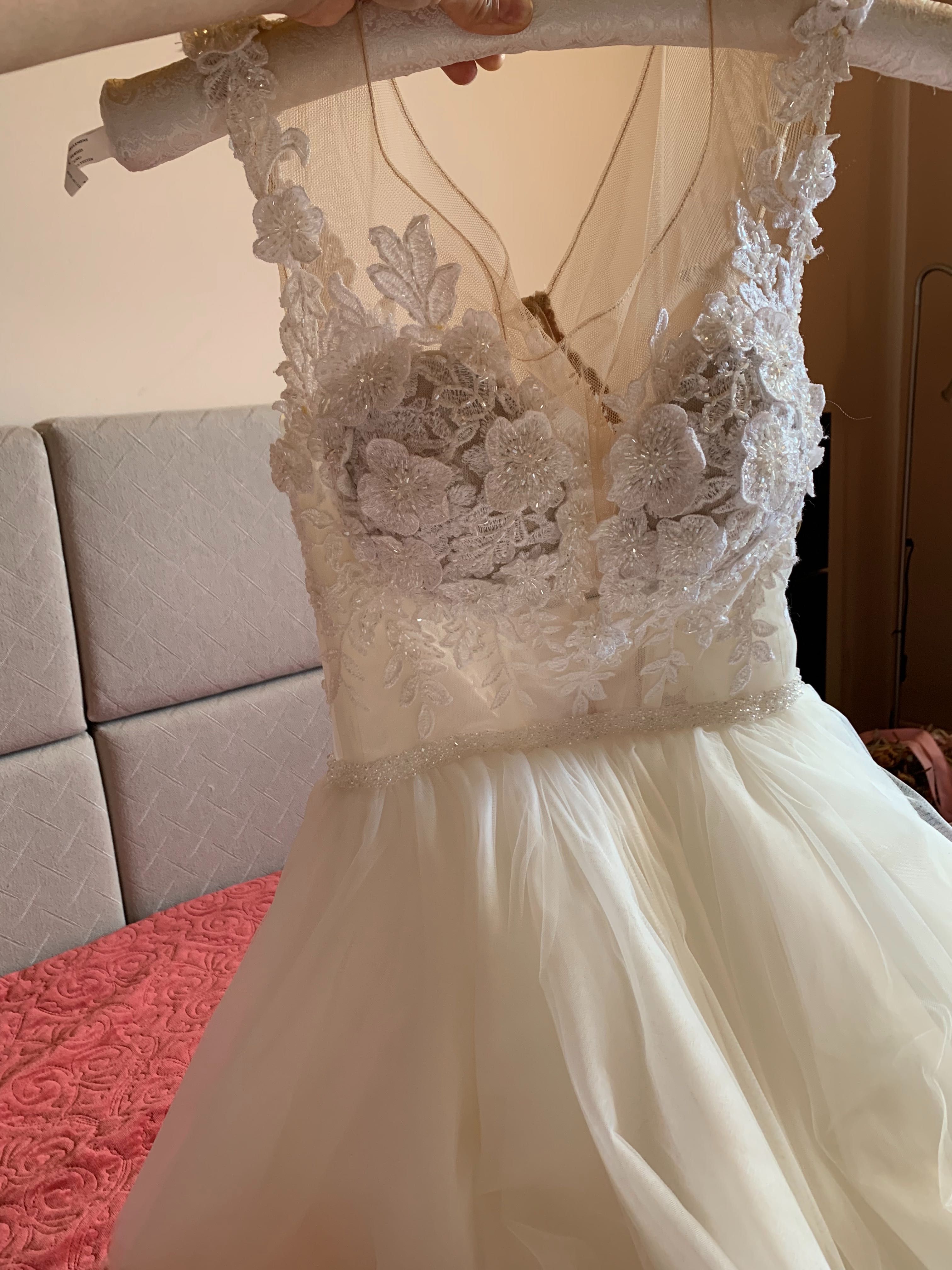 Vand rochie de mireasa marca Esposa Bridal , marimea 36 .