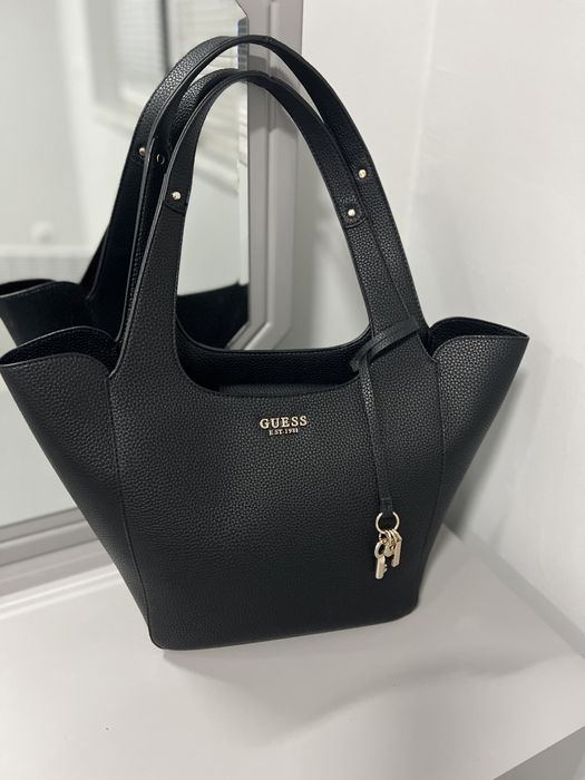 Нова чанта на Guess