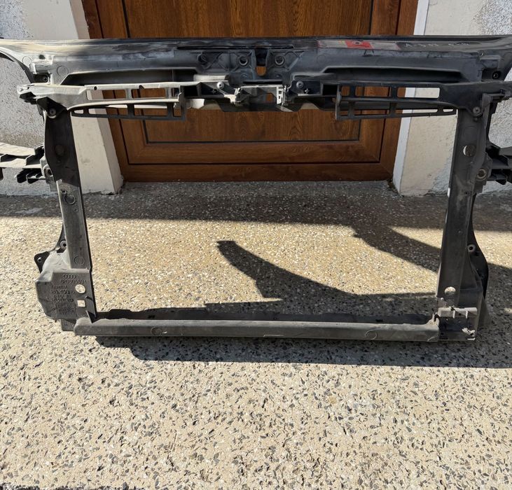 Ауди А3 Оригинална предна маска(очиларка).