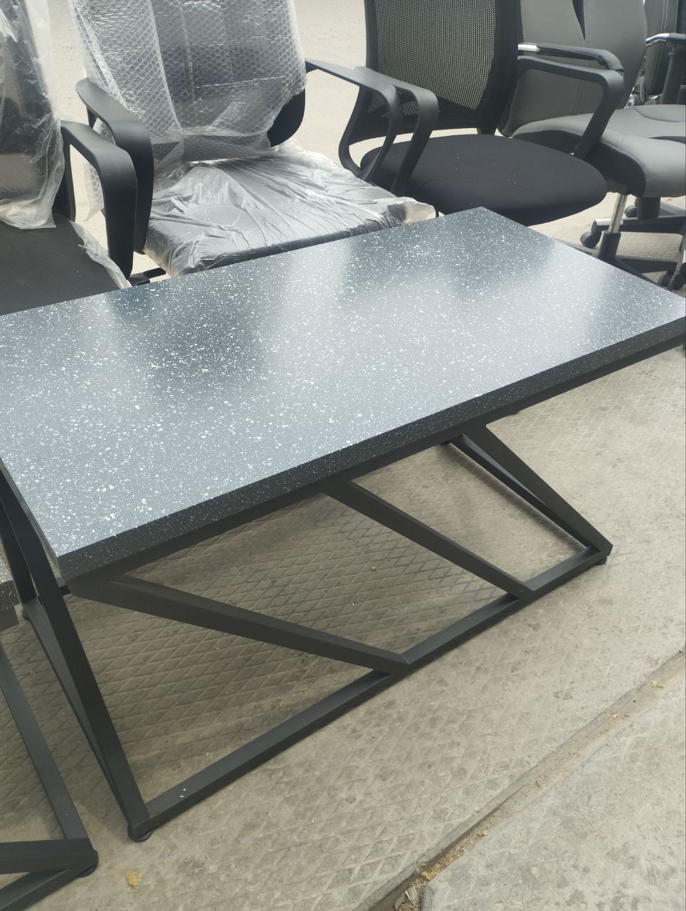 Jurnalni stol loft dizayinda