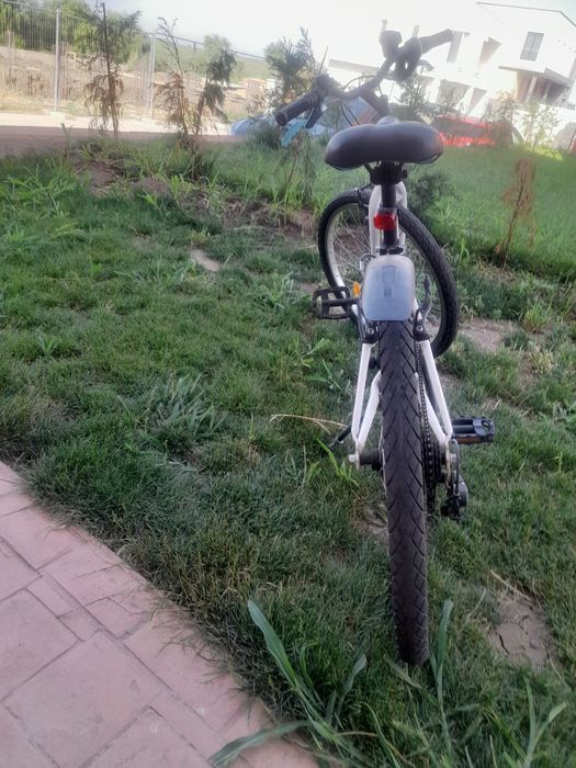 Vand bicicleta copii Btwin foarte putin folosita doar ridicare persona