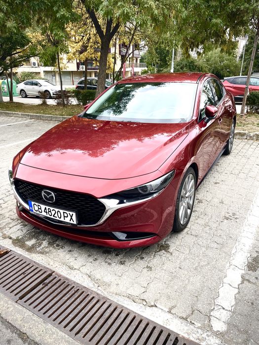Mazda 3 лек автомобил