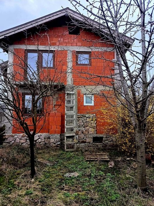 De vânzare casă la roșu în Oradea