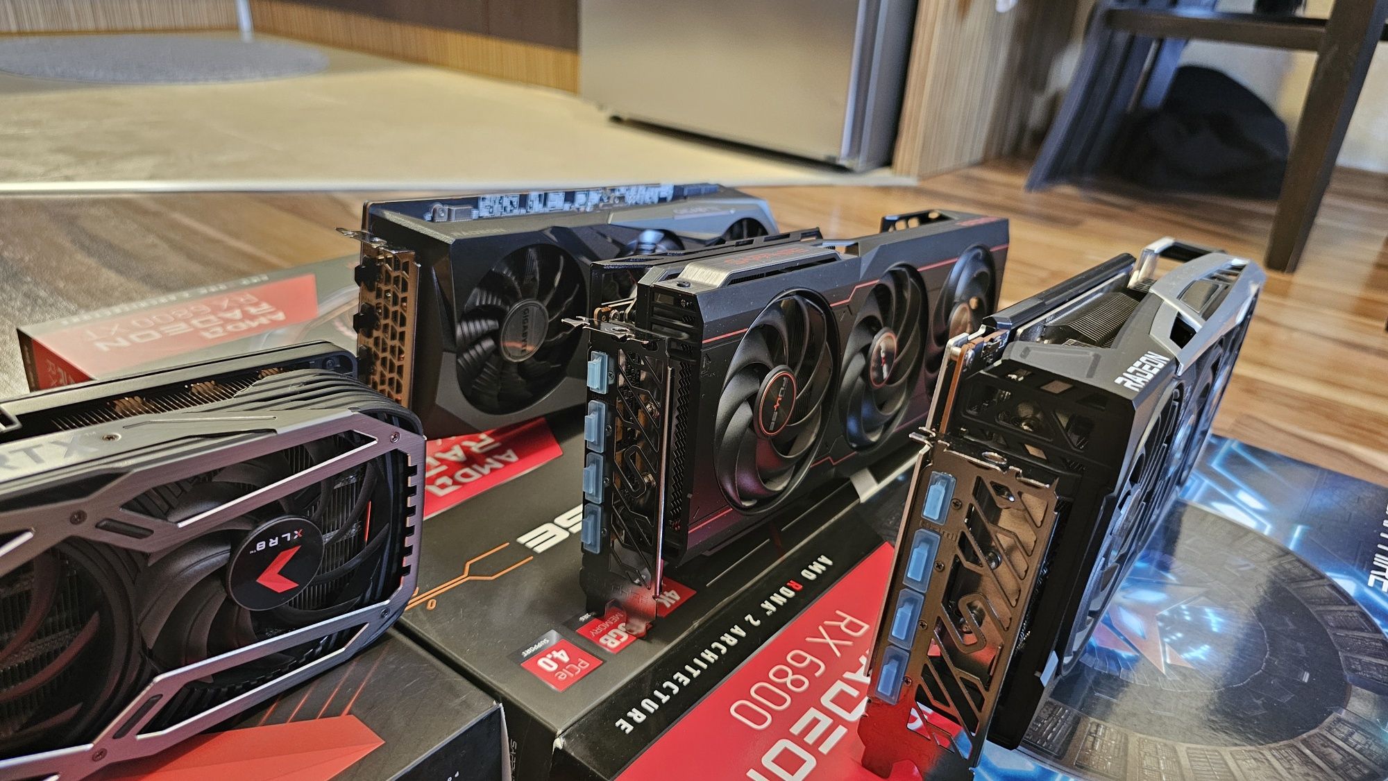 Продавам , разменям AMD RX 6800,6800xt,RTX3070-като нови !!