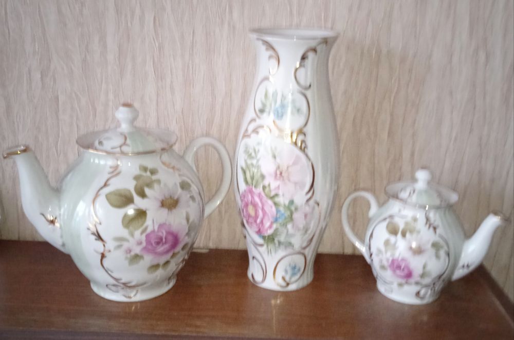 Чайники и ваза Киевского завода 70-е годы.