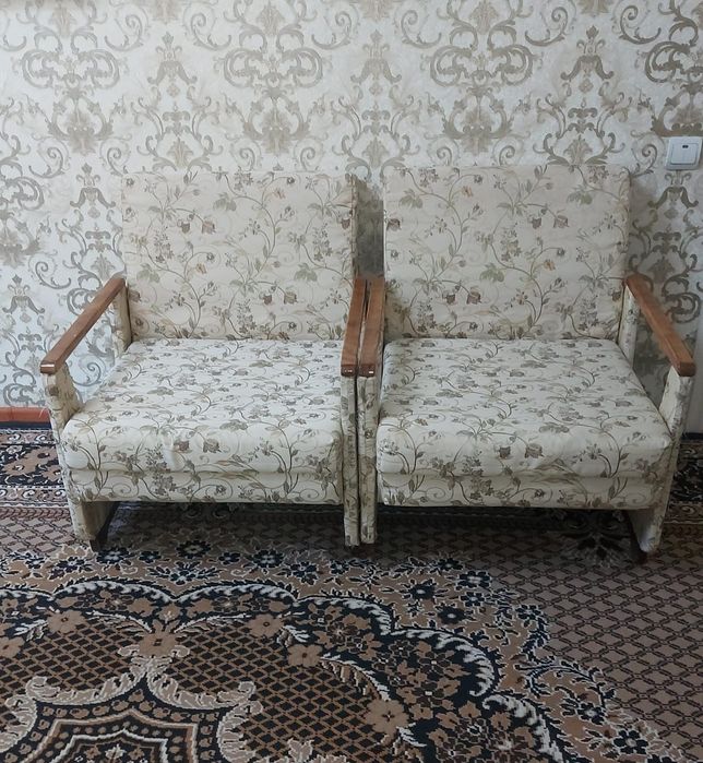 Продам два кресла.