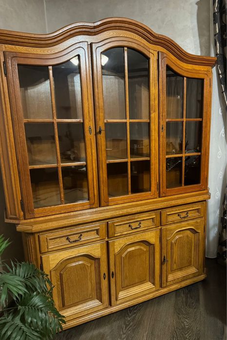 Vitrine din lemn masiv