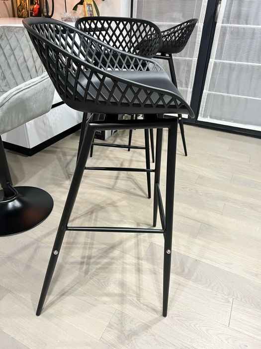 4 Scaune de pub , bar negre aspect de plasa, noi