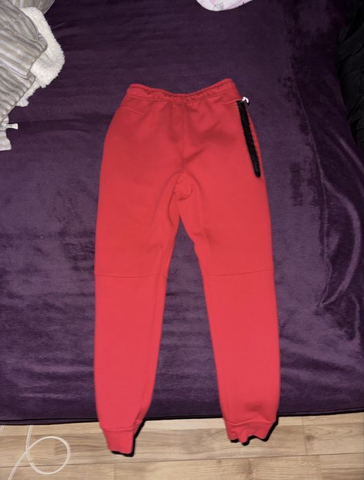 pantaloni nike tech rosii