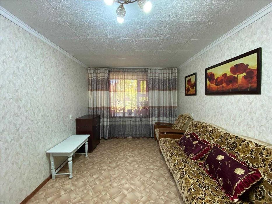 Продам отличную 1-комнатную квартиру на 18 мкр, 1/5 этаж