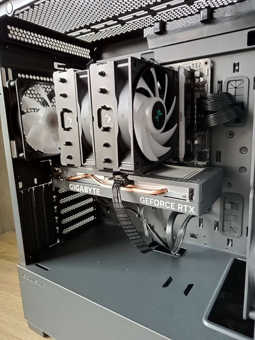 Геймърски Kомпютър GEFORCE RTX 4060, AMD Ryzen 7 5700X3D