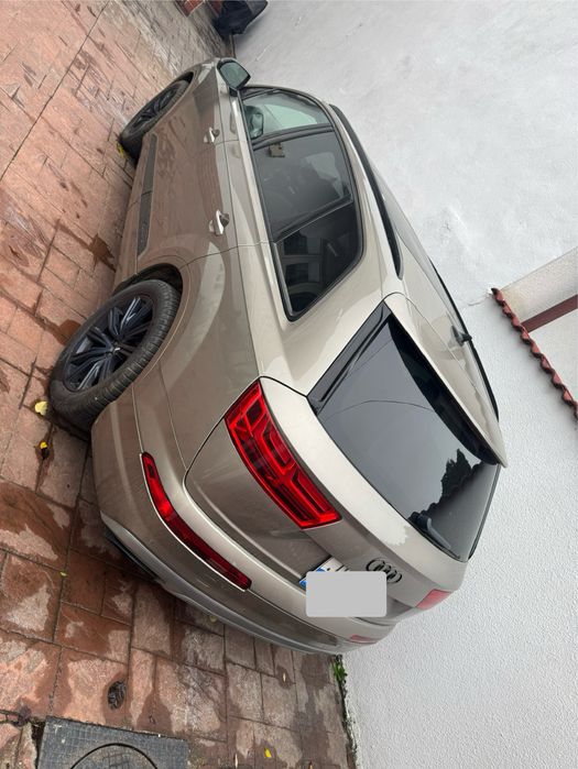 Audi Q7 - 7 locuri