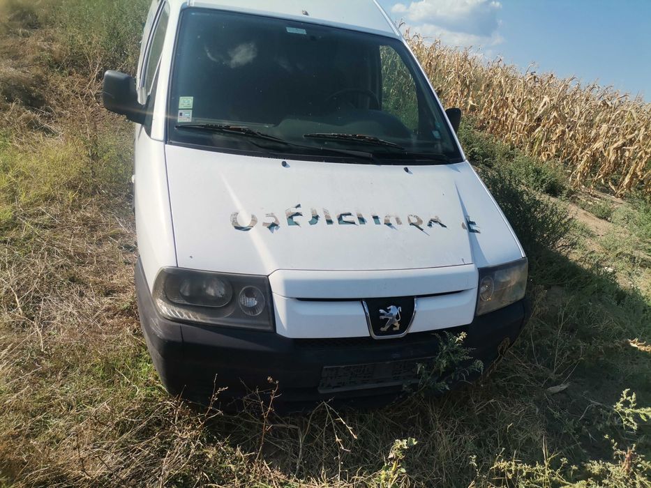 Продавам Peugeot Expert 1.9 дизел на части.