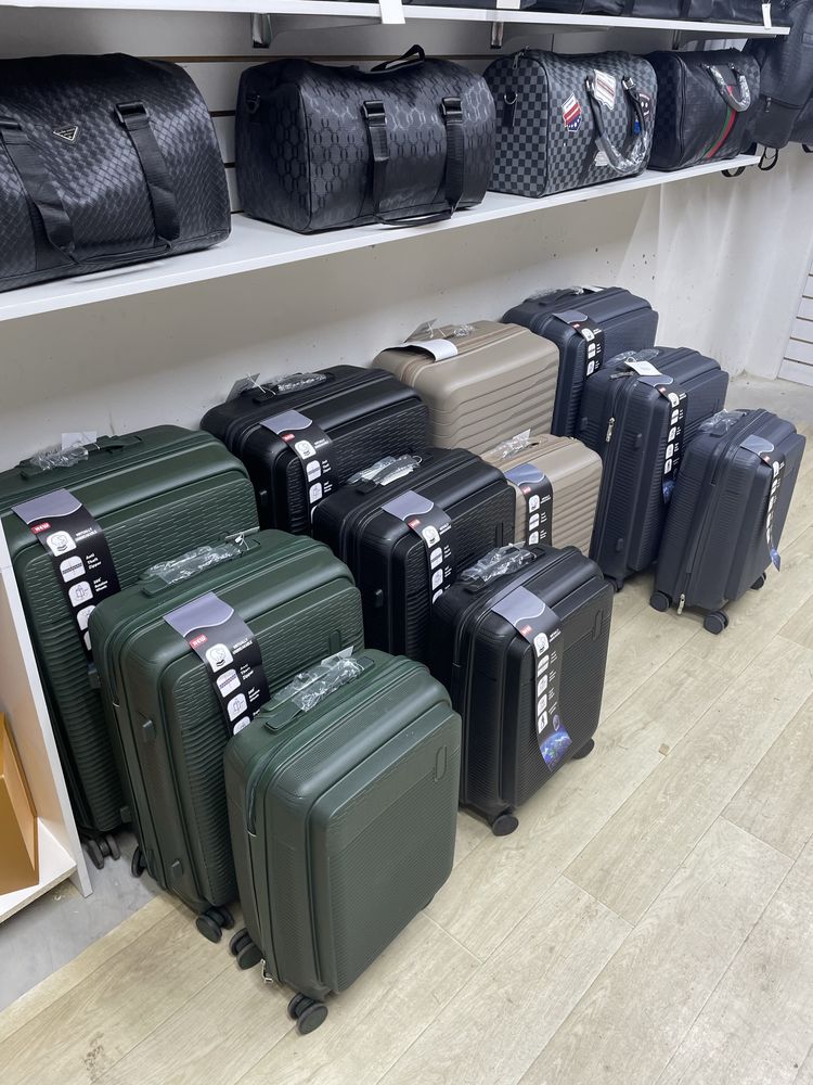 Чемоданы со скидкой