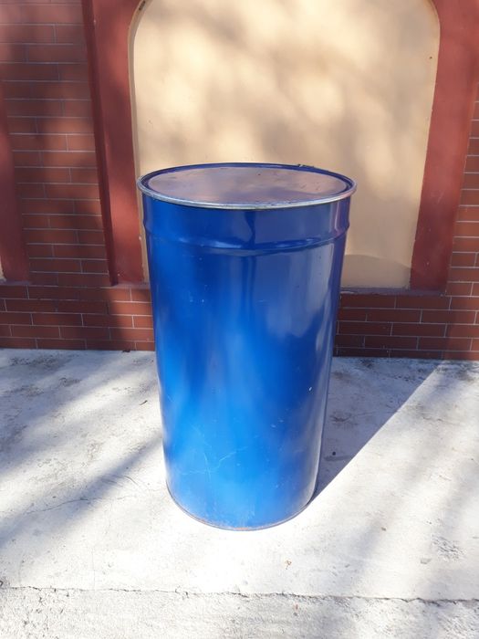 Butoaie din tablă ideale pentru cereale cu ventilație pe fund preț..70