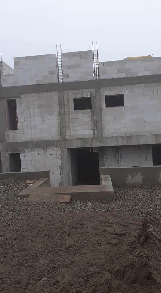 Construim case la rosu si la cheie