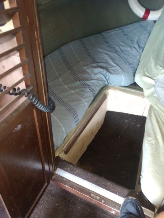 Vând  Barca Cabinata cu Motor VolvoPenta sau schimb cu Velier VolvoPen