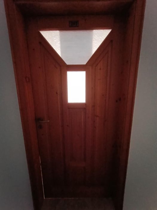 Врати с каси, брави, дръжки, патрони от чам, ламинат и МДФ