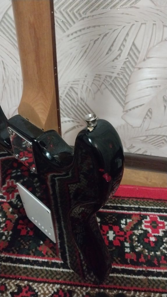 Elektr gitara sotaman. Продаю электронную гитару