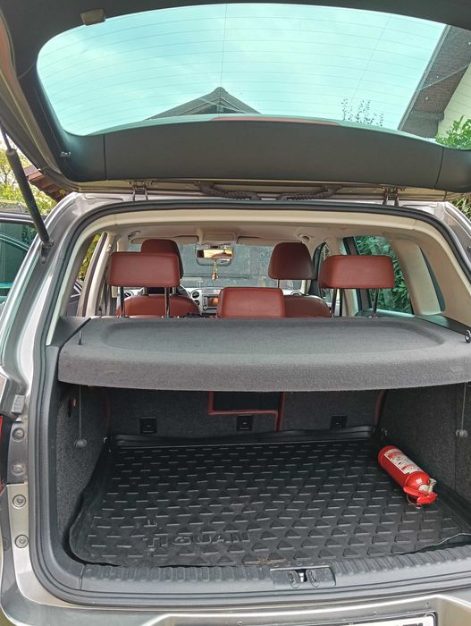 Volkswagen Tiguan R line 2011, motor 2.0 Diesel 140 CP, cutie automată