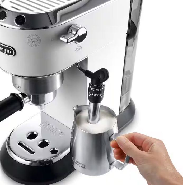 Espressoare manuale Dedica Metallics DeLonghi