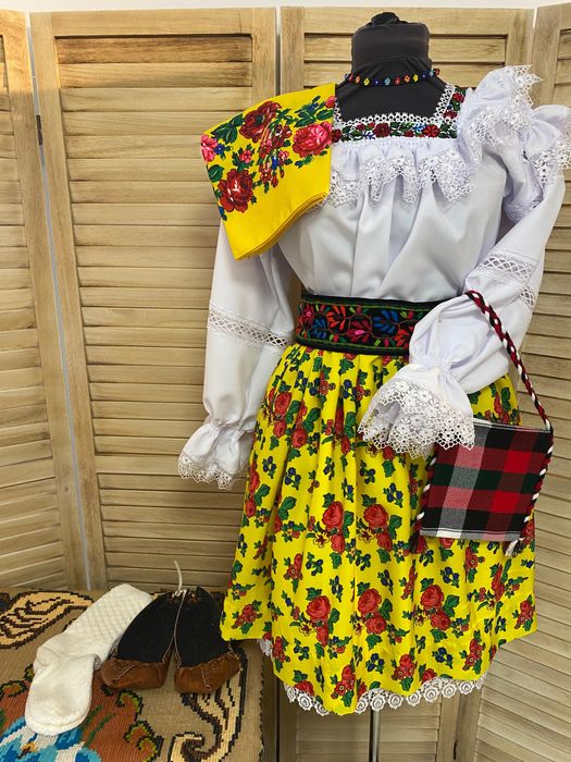 Custum popular/traditional pentru femei de Maramures complet, autentic