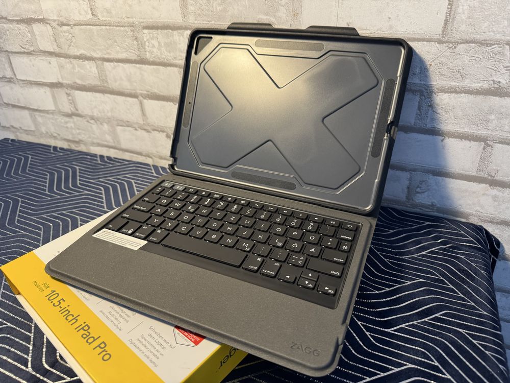 Клавиатура за IPad Pro 10.5 ZAGG - Rugged Messenger