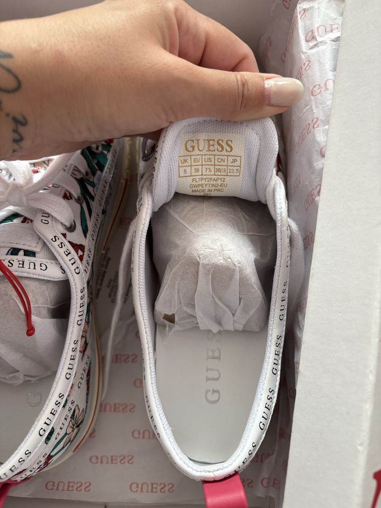 Дамски кецове  Guess