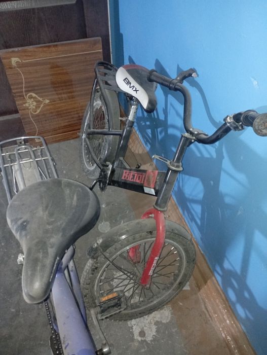 Velosiped sotiladi. Qizil va koʻk