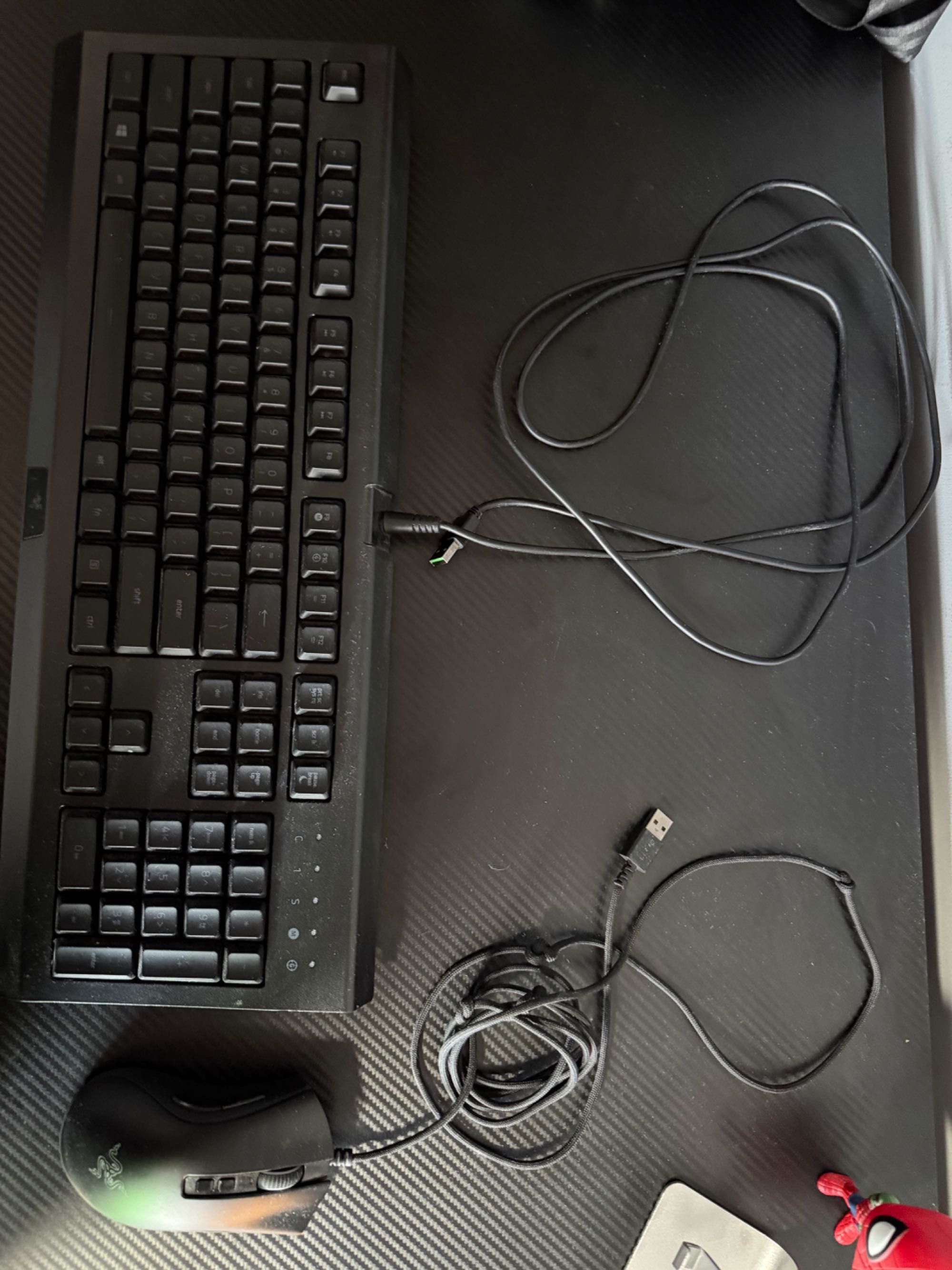 Клавиатура и мишка на Razer