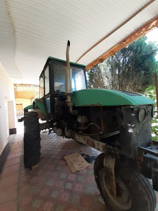 TTZ 8011 Traktor sotiladi