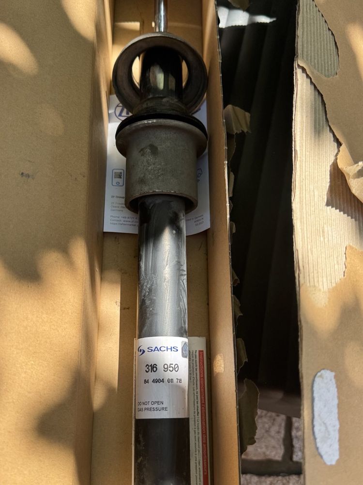 Продават се за мерцедес 211W.