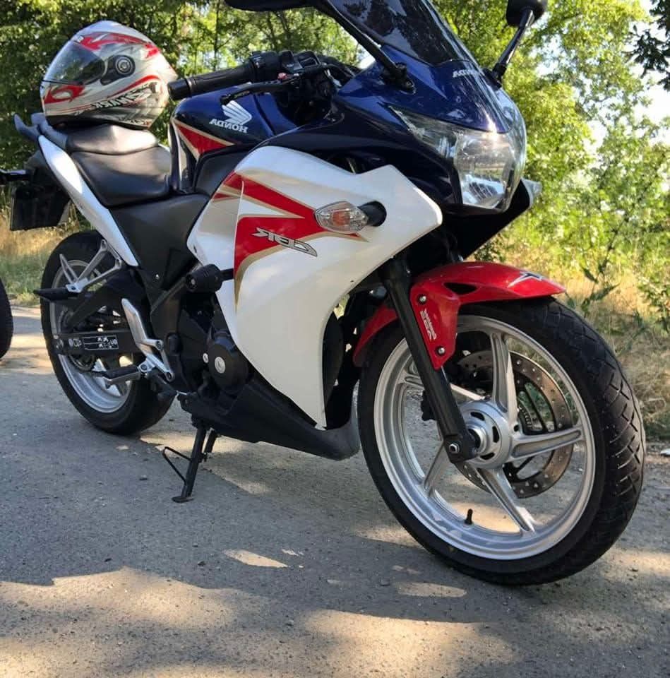 Продавам HONDA 250RA