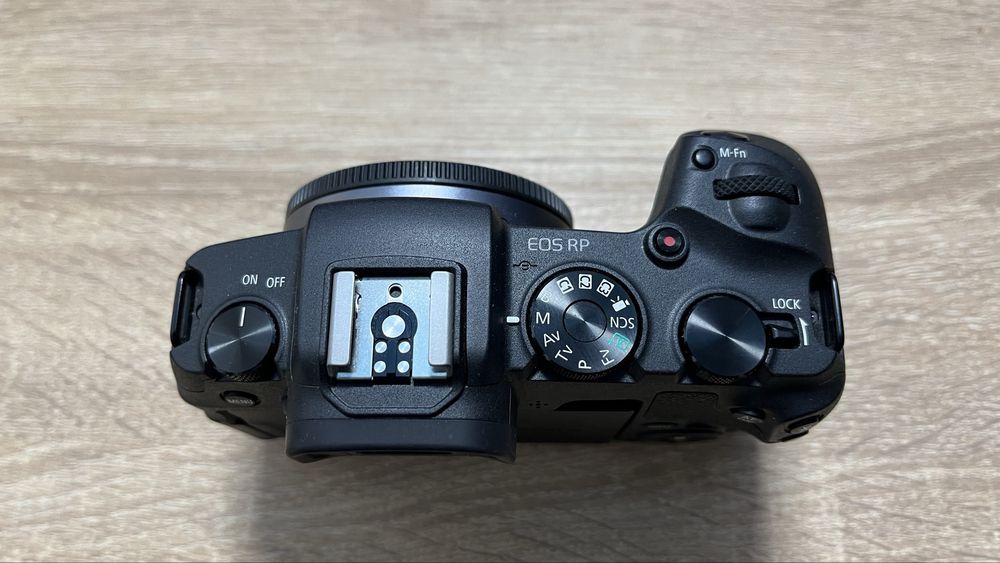 Aparat fotografiat mirorless Canon RP + adaptor RF-EF