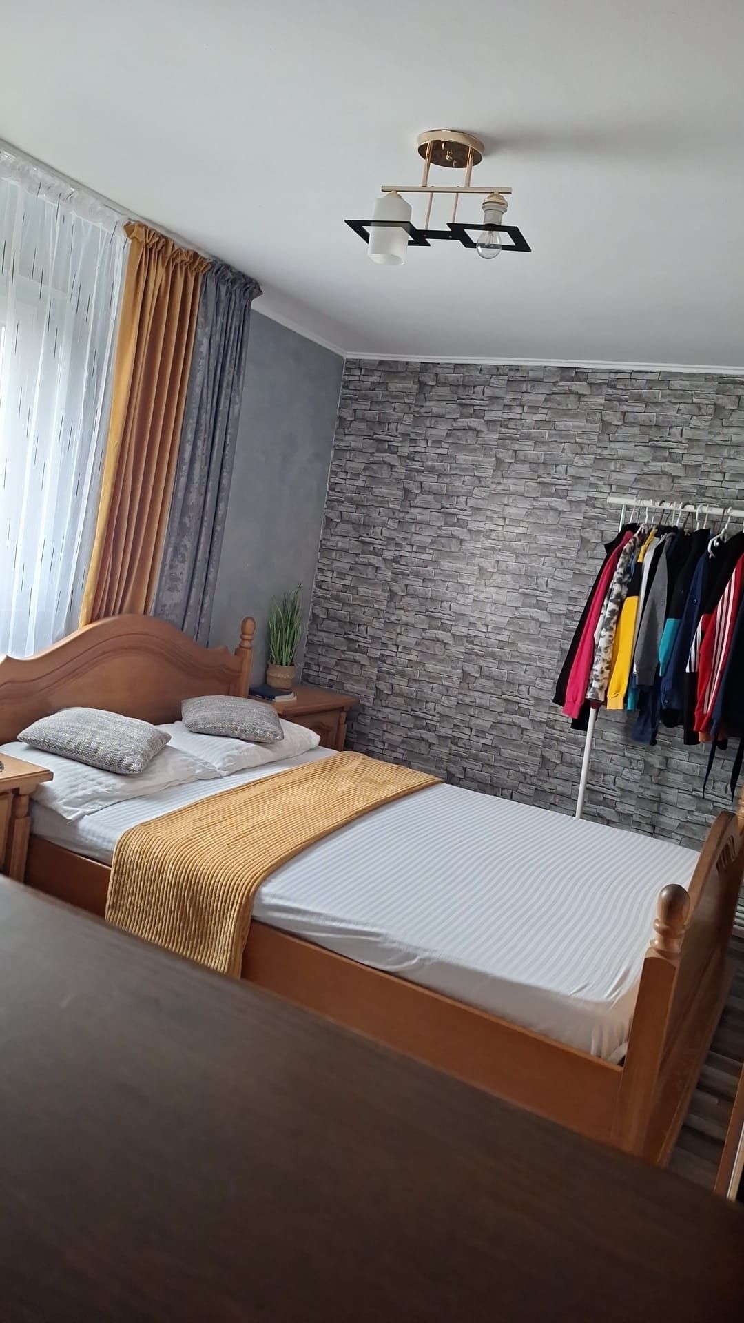 Casă de vânzare în Cristești hotar cu jud Suceava 65000 Euro