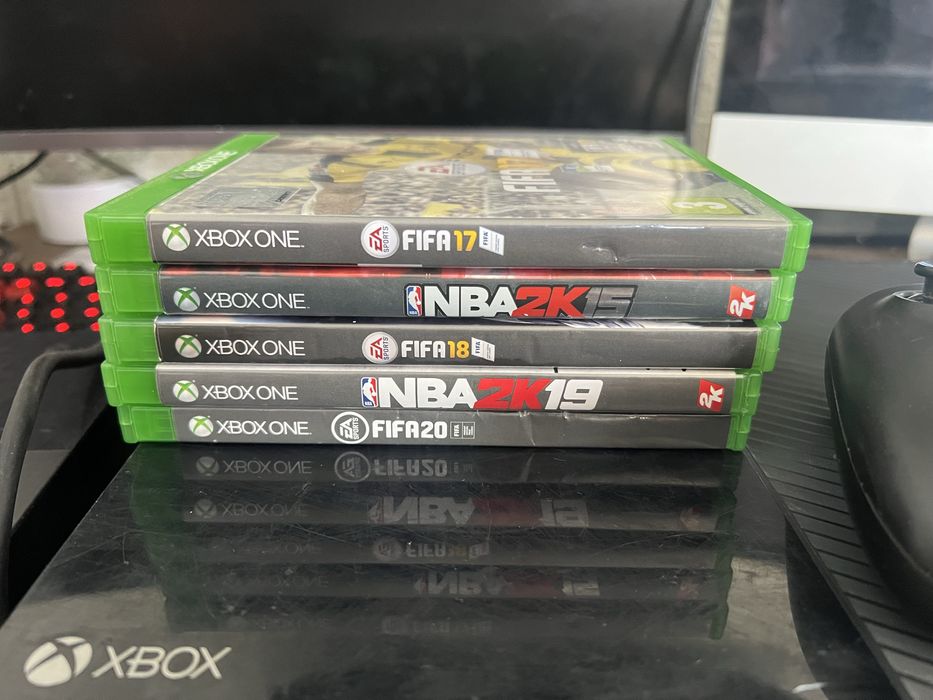 Consola Xbox one plus jocuri