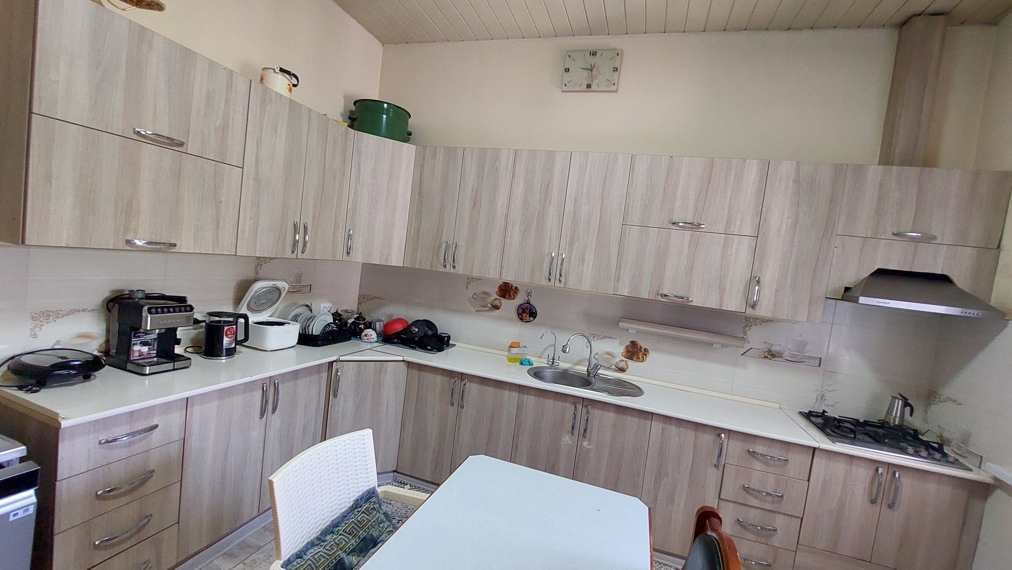 Kuxniy mebel sotiladi