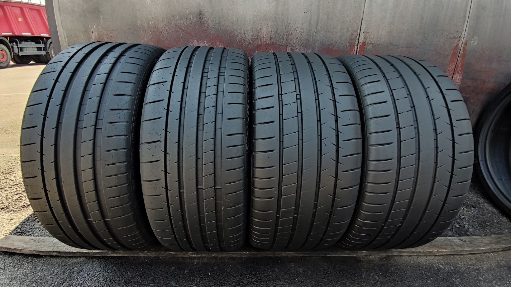 спорт пакет 225/40/18 и 245/35/18 Michelin Pilot Super Sport
dot22
7mm