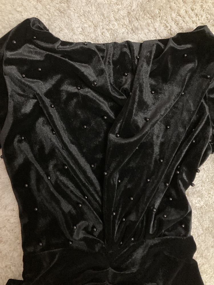Rochie de catifea subtire cu margele negre