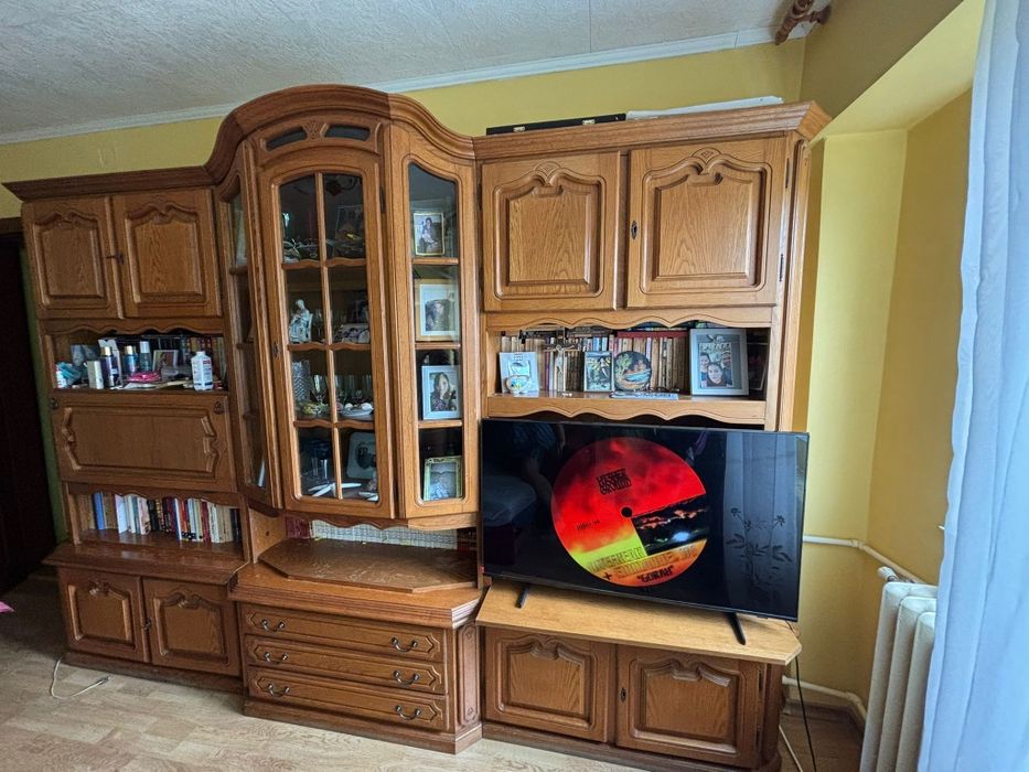 bibliotecă de  sufragerie
