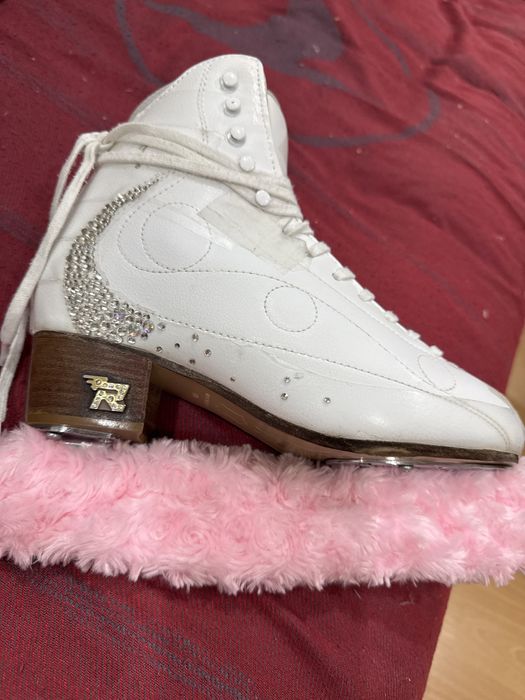 Продам коньки risport