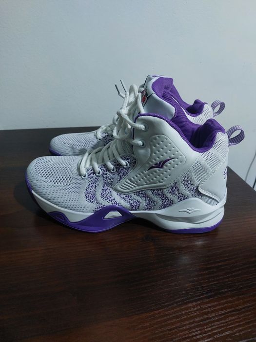 Баскетбольные кроссовки для подростка  новые 41 размер