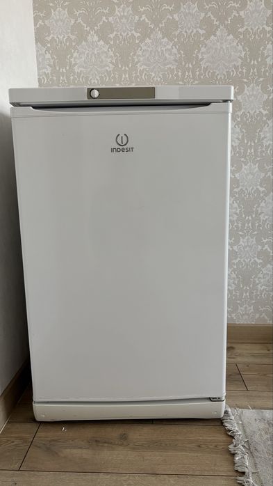 Морозильник Indesit