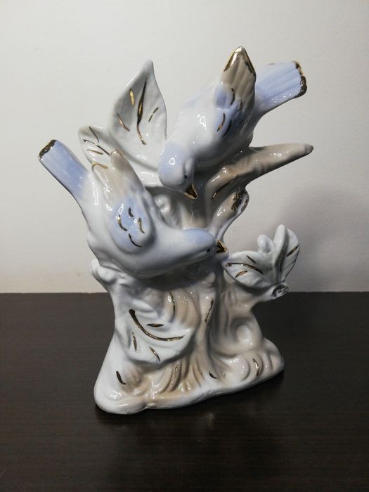 Прекрасна статуетка с  птици. Порцелан.
