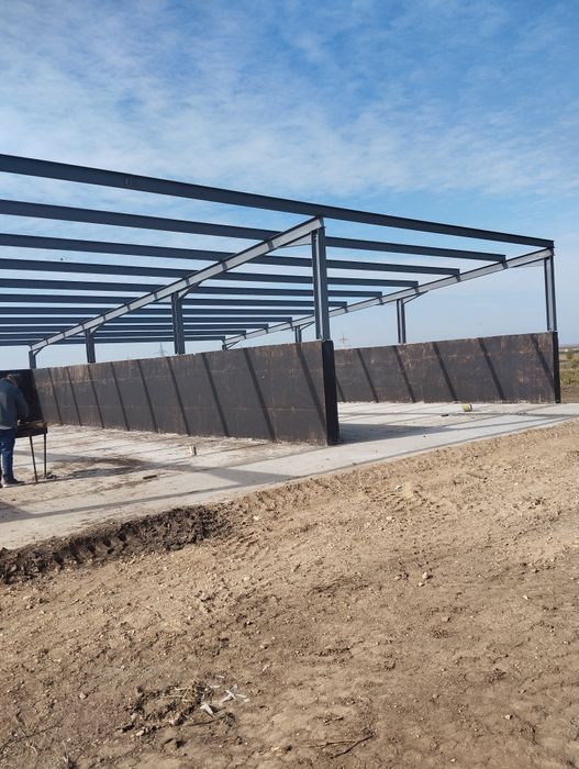 Vindem hale metalicie 25 lungime 10 deschidere 4 la strasna