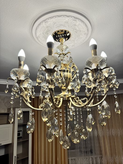 Продам люстру для гостиной. Смотрится красиво. Состояние отличное.