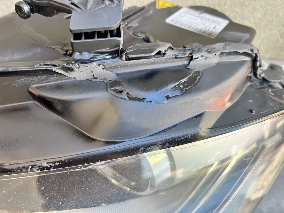 Far stanga bixenon fara adaptiv si led Audi A4 B8 Facelift cu DEFECT